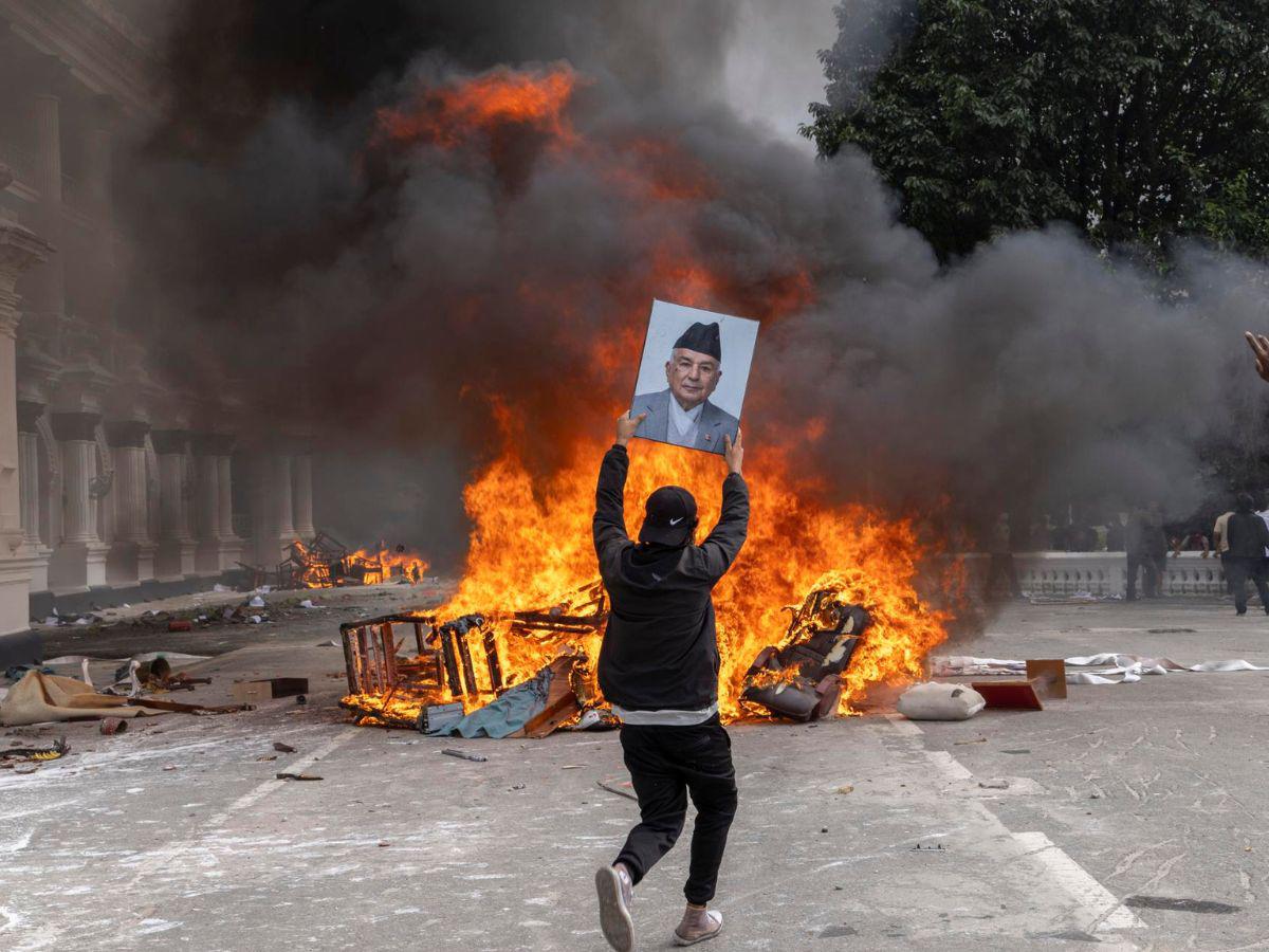 Millenials desatan caos en Nepal: 25 muertos, 400 heridos y ataques a líderes políticos