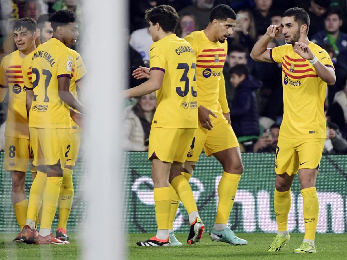 Barcelona golea a Real Betis con hattrick de Ferrán y golazo de Joao