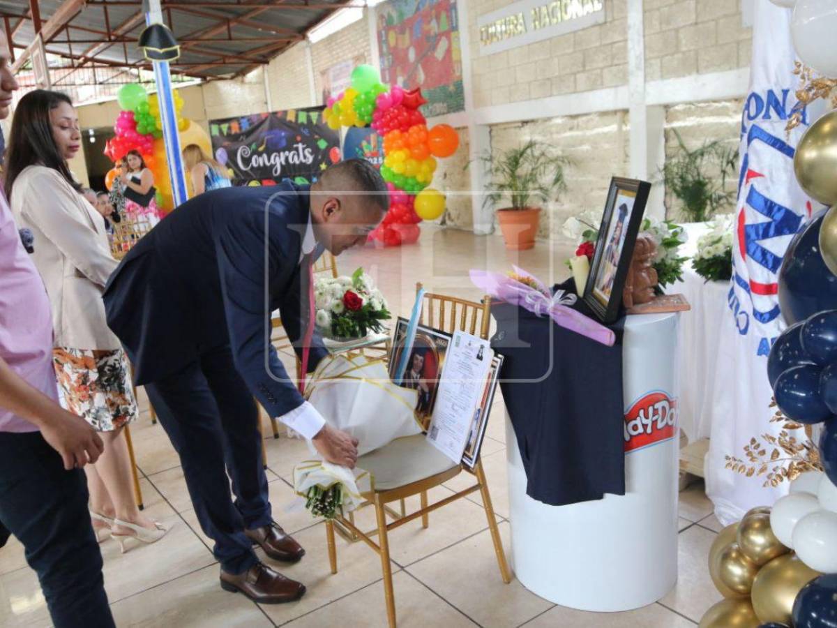 Nos puede más el orgullo que el dolor: padres honran a Emily en su graduación