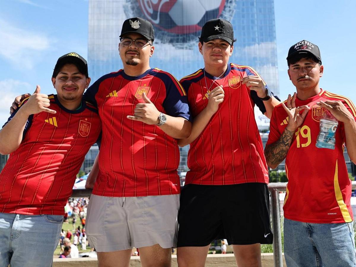 Locura en calles de Atlanta, cientos de españoles animan la previa España vs Cabo Verde