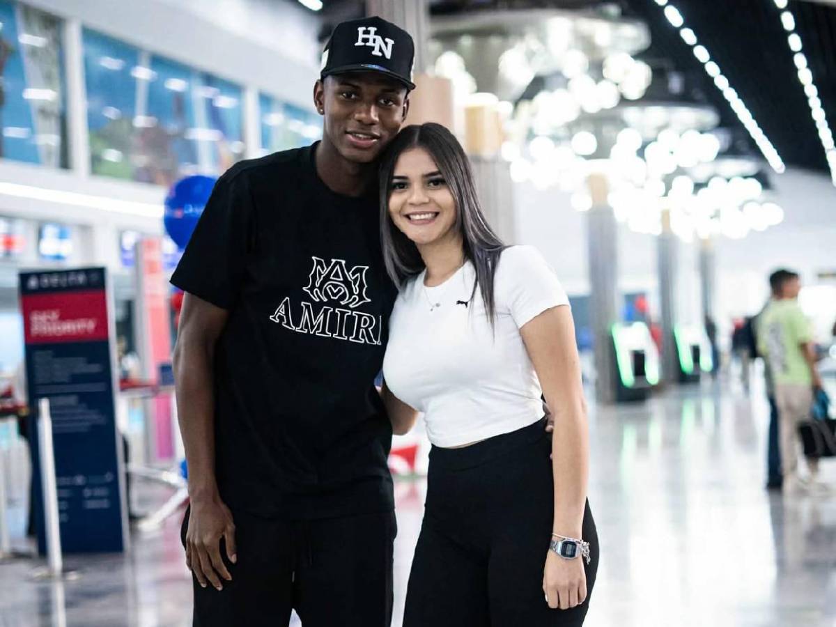 Julián junto a bella chica y Luis Palma solicitado: Legionarios viajan tras Honduras vs Nicaragua