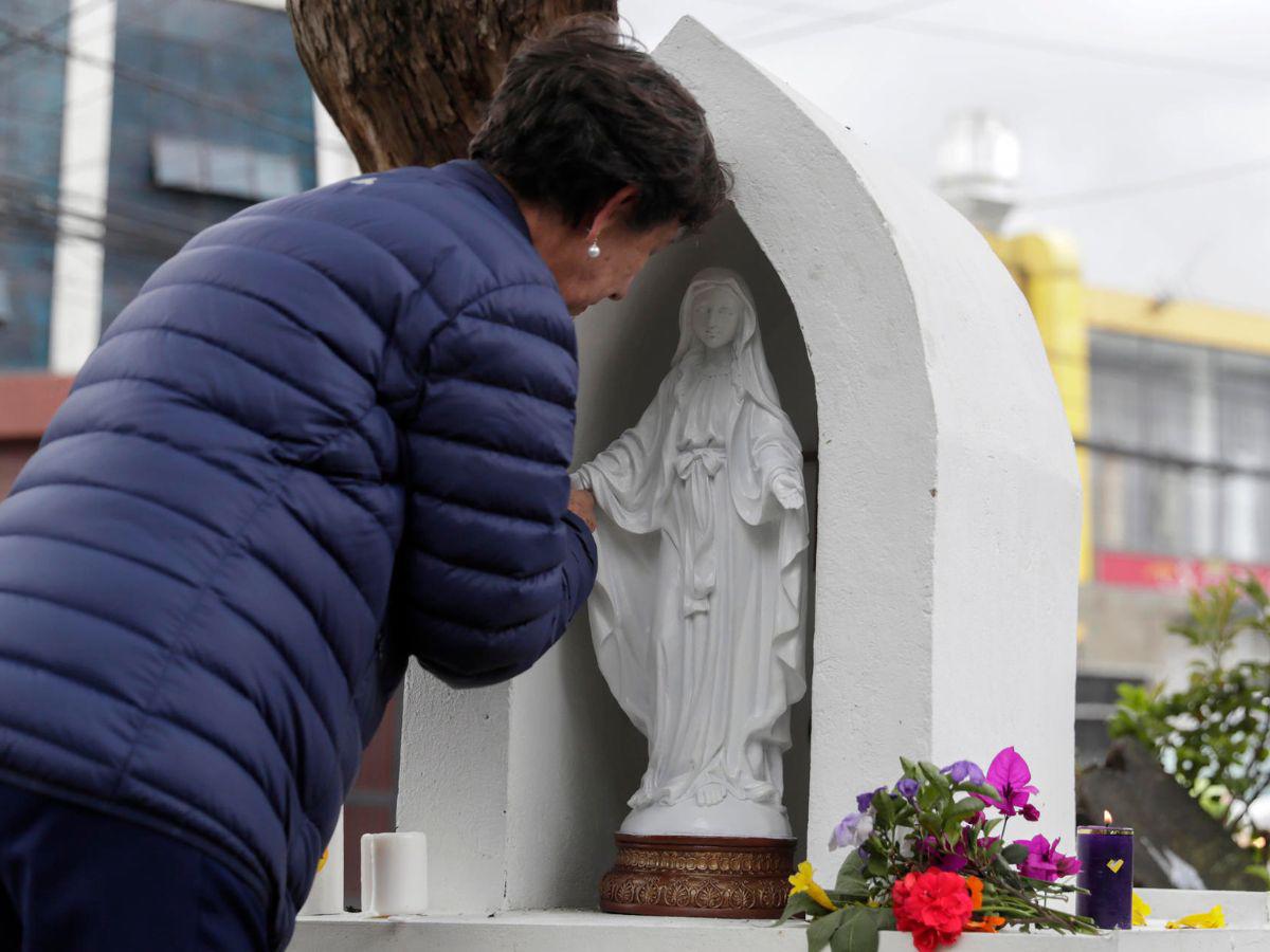 Flores, velas y unidad: Bogotá rinde homenaje a Miguel Uribe Turbay