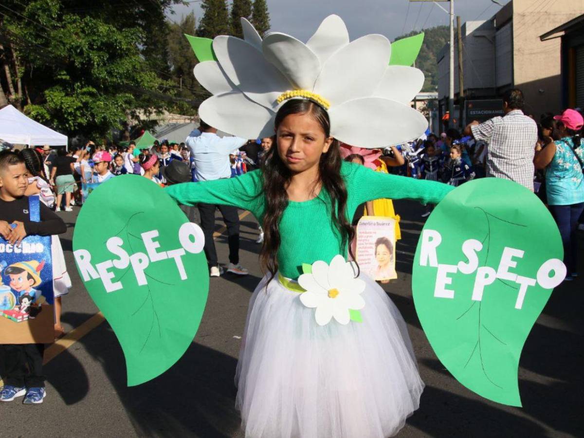 Hondureñitos demuestran su amor por la flora y la fauna en desfiles patrios 2025