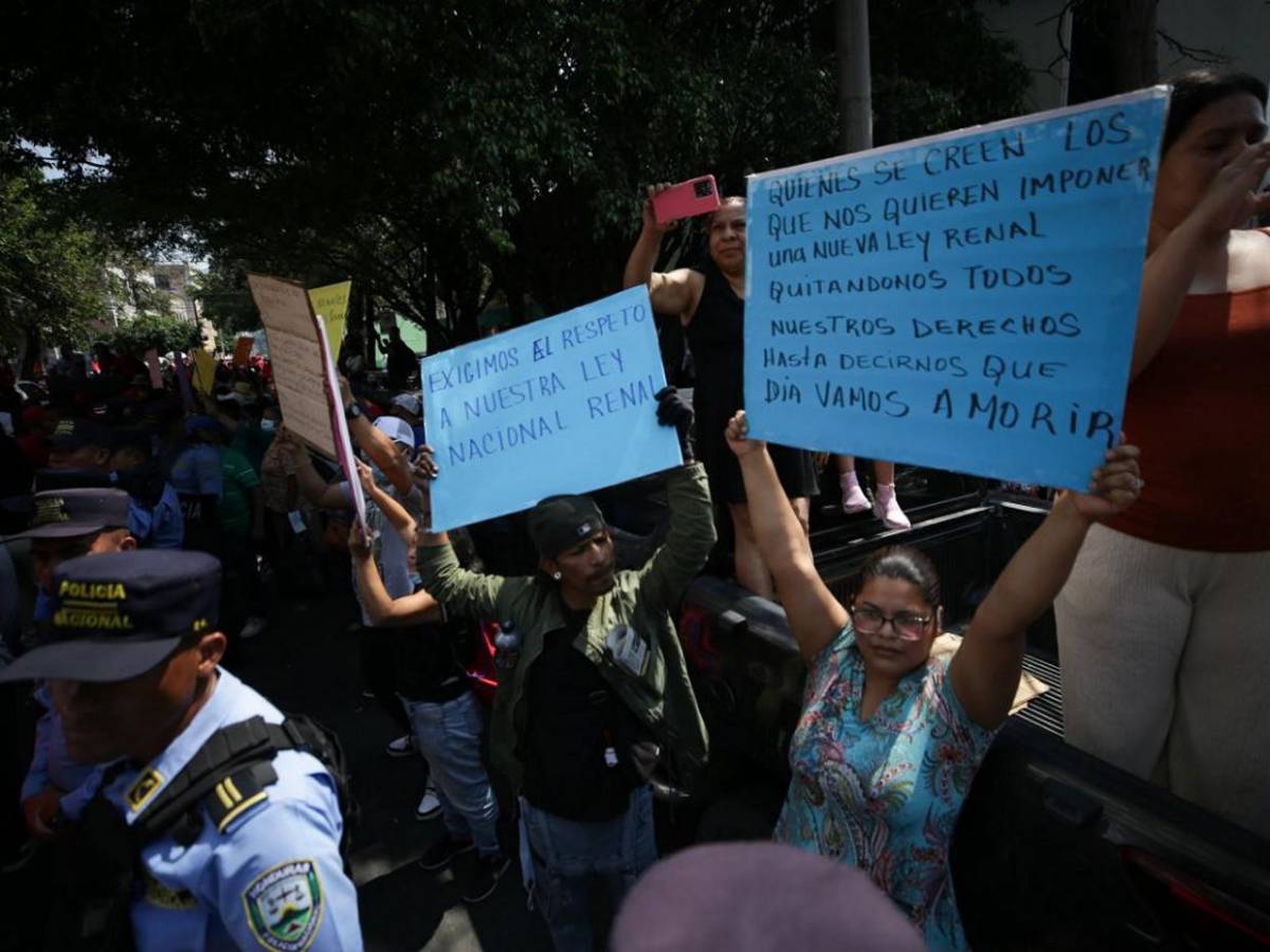 Las pancartas de exigencias y promesas incumplidas en marcha del Día del Trabajador