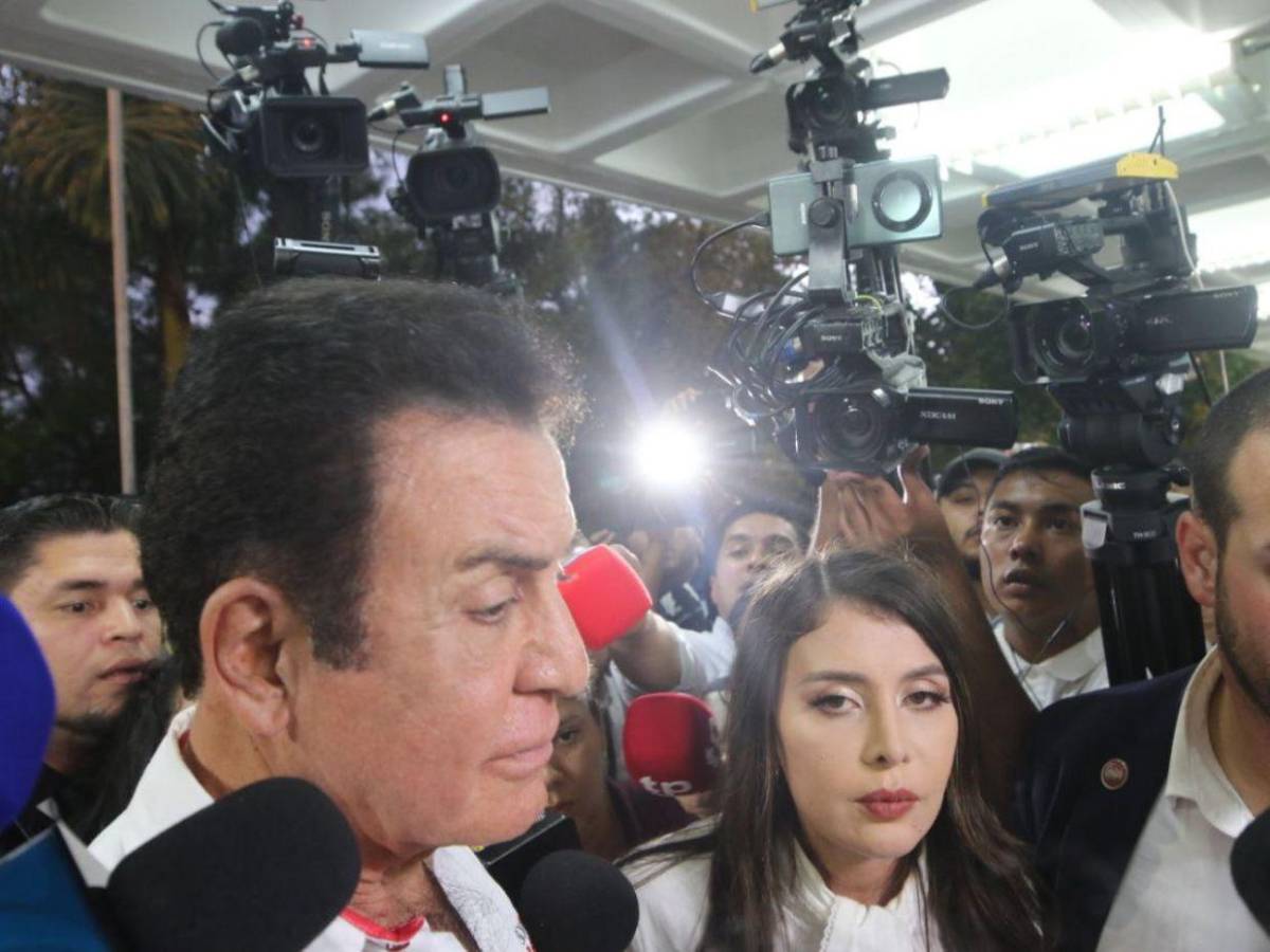 Tensión y reclamos en la UNAH mientras Nasralla supervisa cierre de urnas