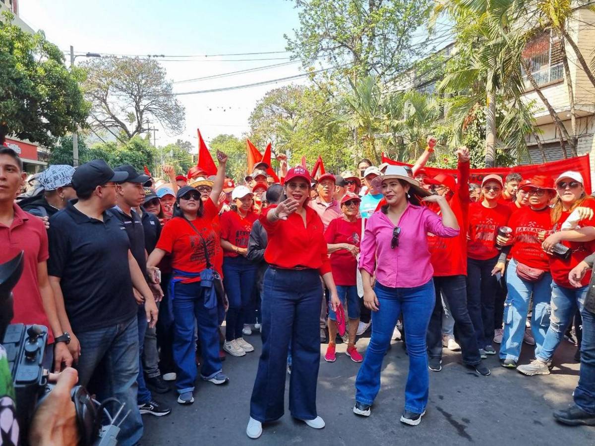 Políticos roban protagonismo a obreros en marcha del Día del Trabajador