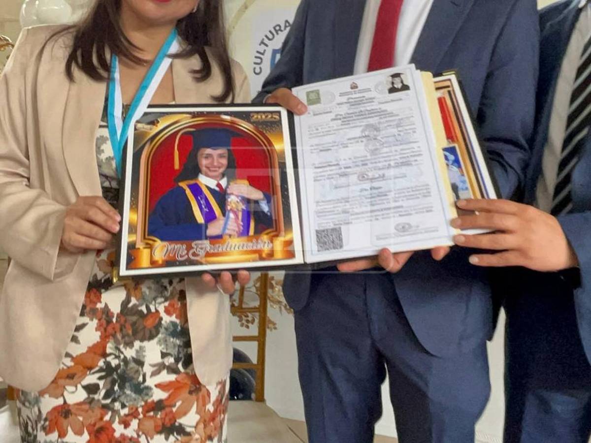 Sueño cumplido: entregan título a padres de Emily Torres, estudiante del Cultura Nacional School