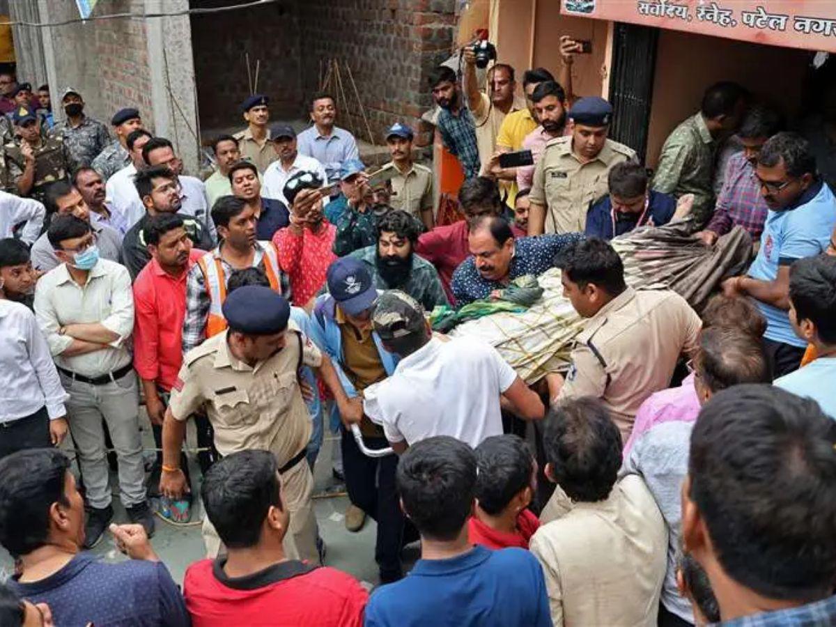Al menos 13 muertos en colapso del piso de un templo en India