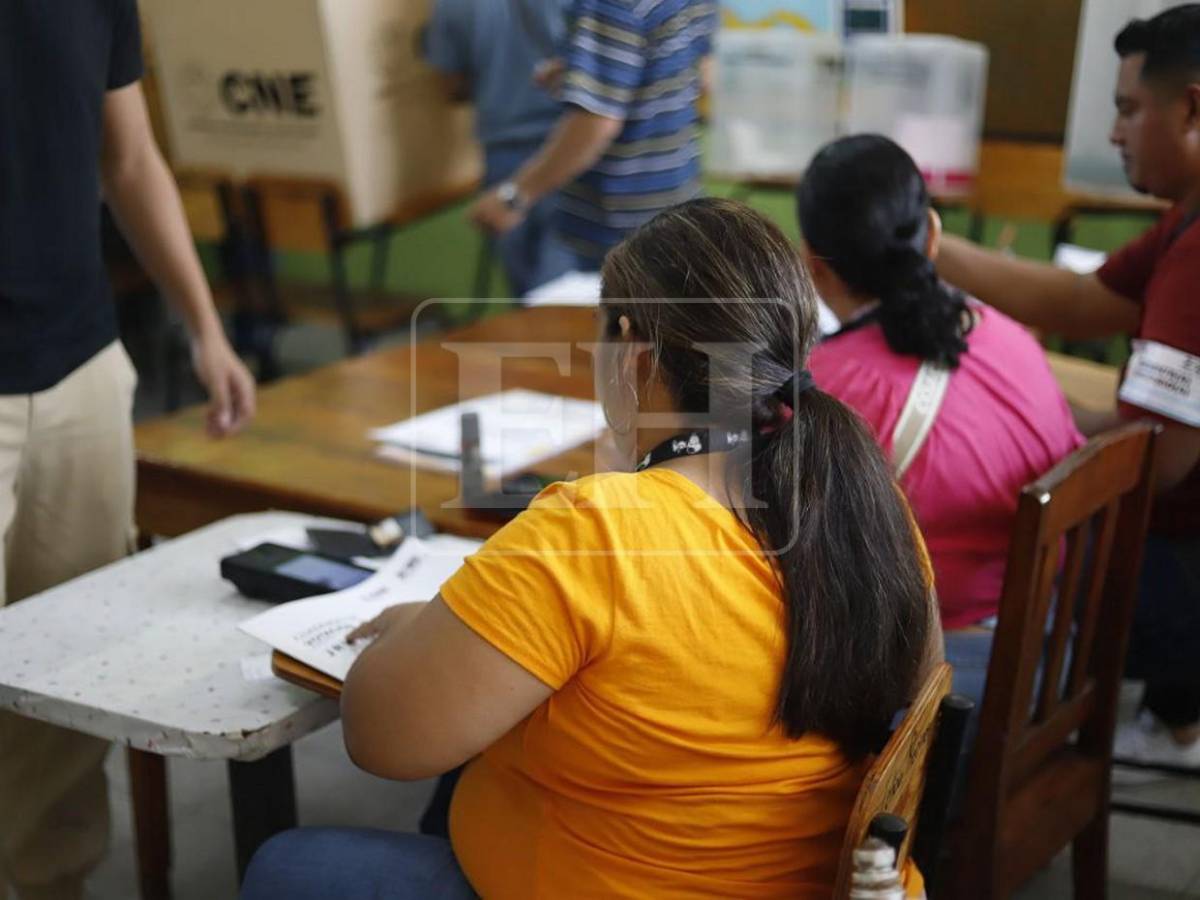 Biométrico, tinta indeleble y orden: así se desarrollan las elecciones en Honduras