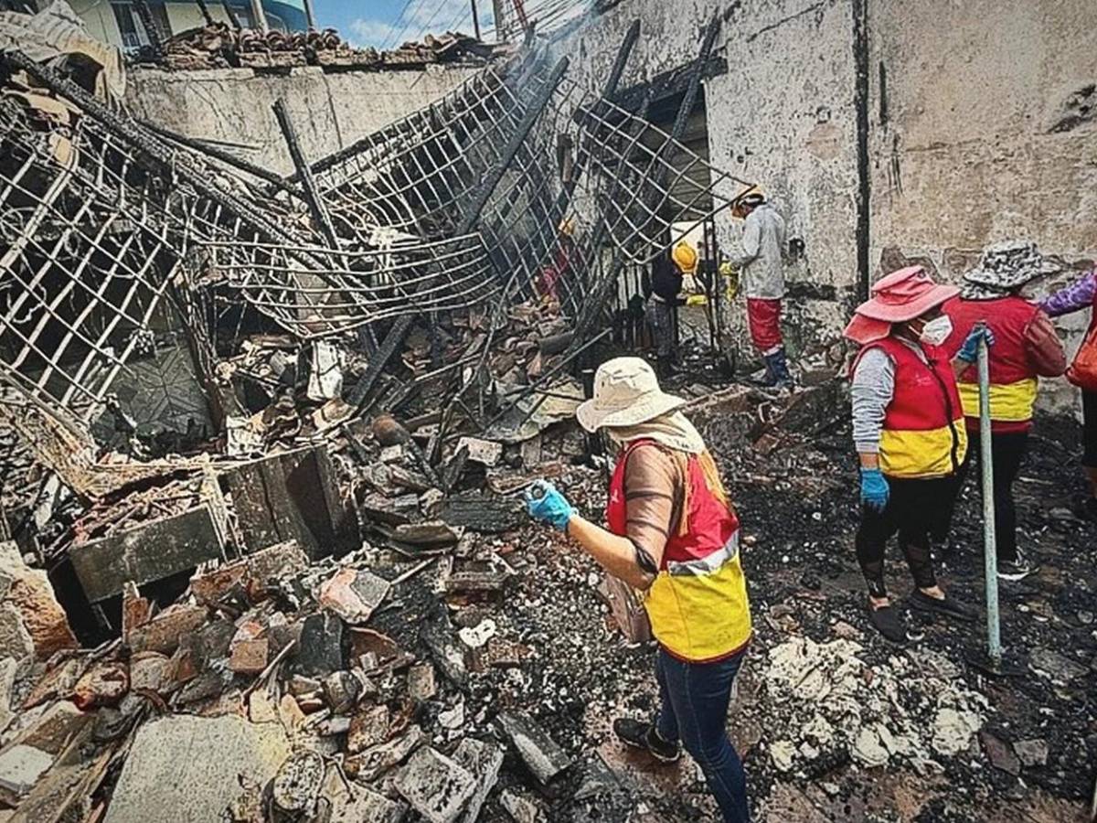 No quedó nada, solo escombros: el interior de Chinda Díaz y otros negocios tras incendio