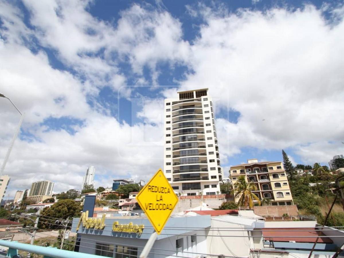 La capital vista a desnivel: edificios marcan el crecimiento vertical de Tegucigalpa