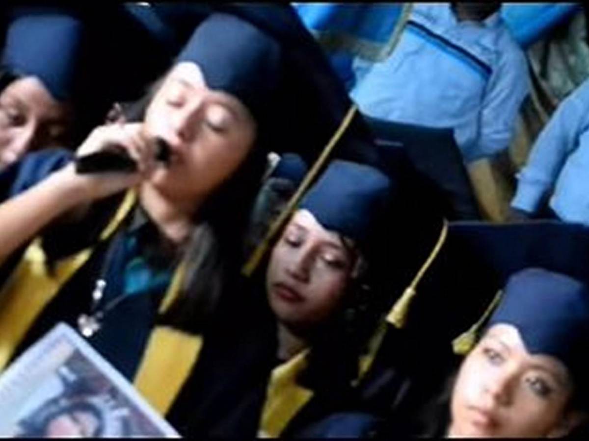 “Hoy se estuviera graduando”, rinden homenaje a Débora Rebeca, quinceañera que murió electrocutada