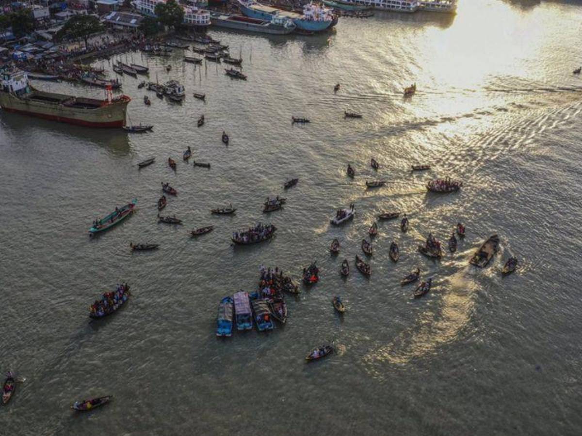Al menos 24 personas muertas y varias desaparecidas en Bangladés tras naufragio