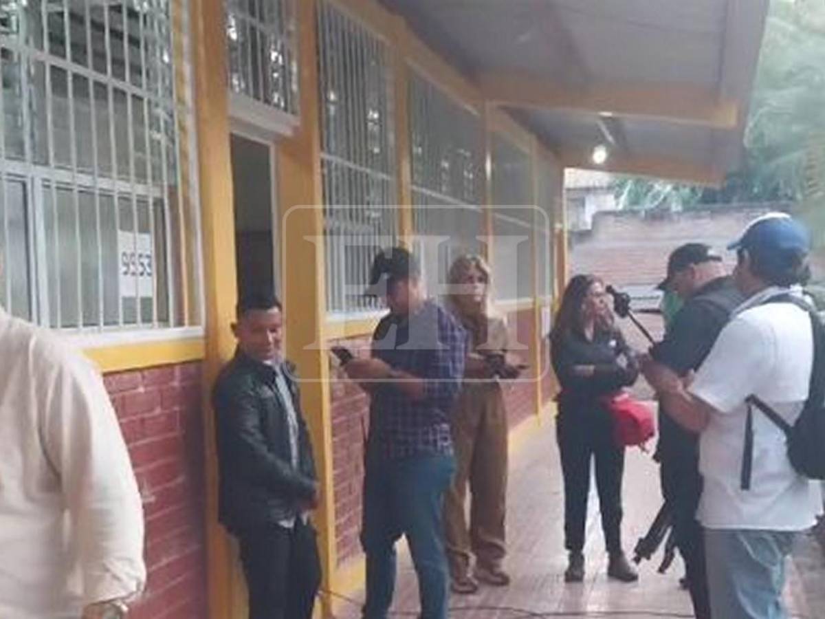 Hondureños madrugaron a esperar apertura de urnas para votar