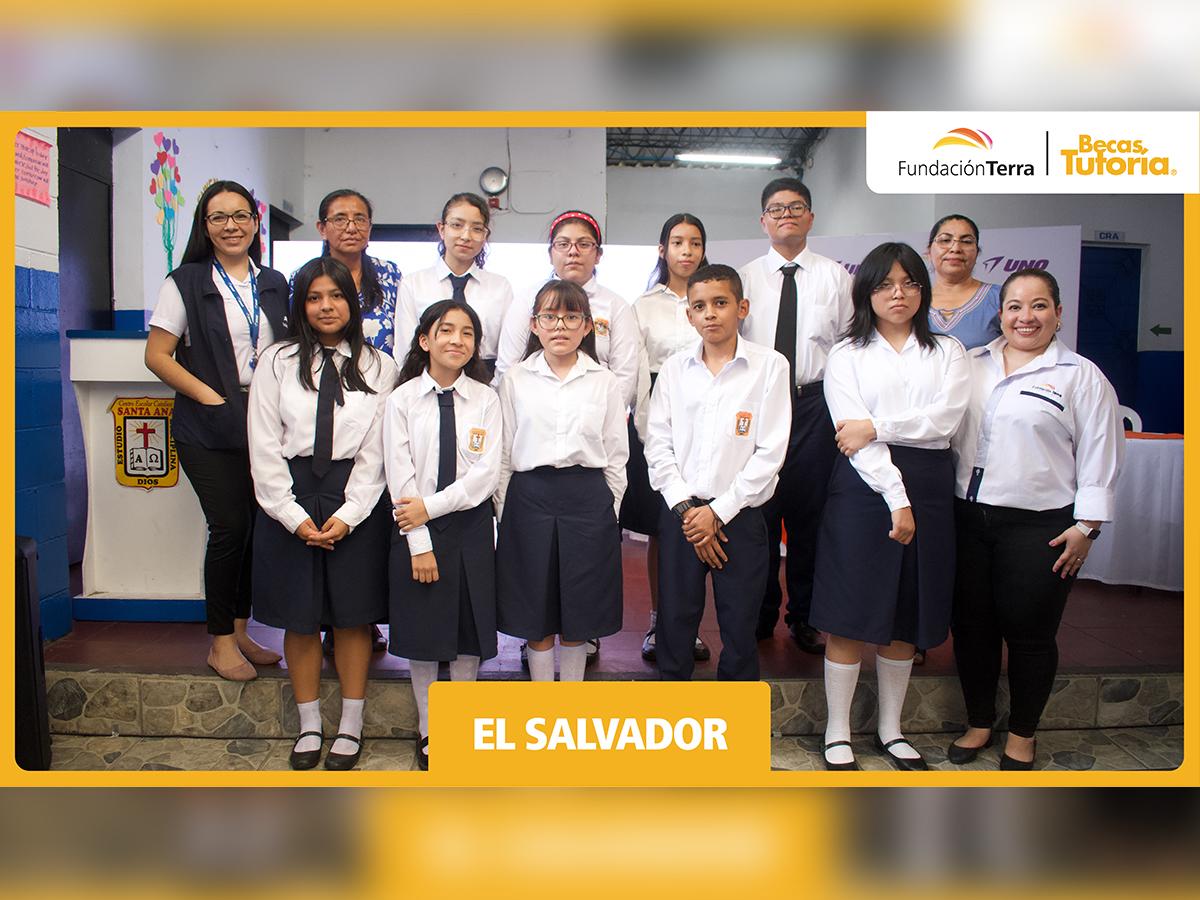 <i>Fundación Terra: Transformando vidas en El Salvador con el Programa Becas Tutoría.</i>