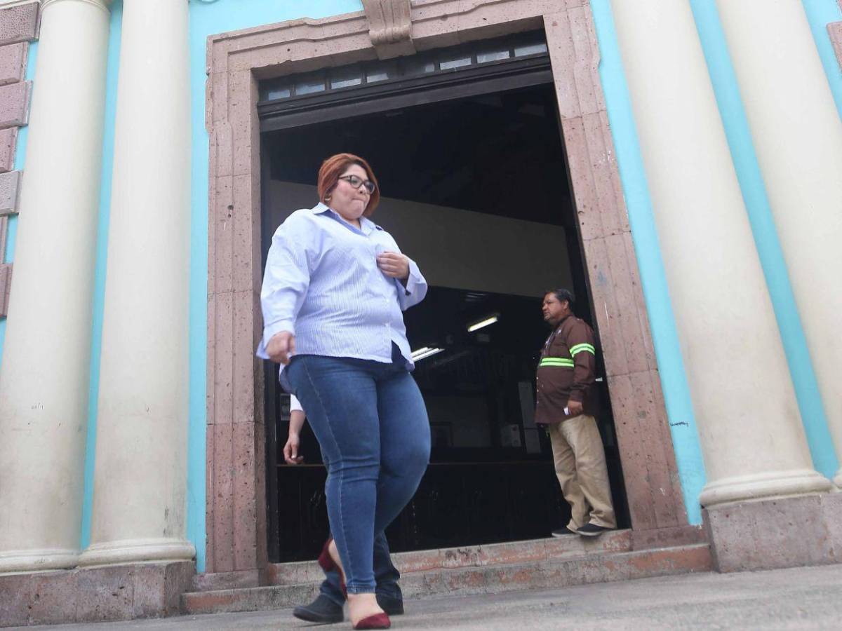 Oficinas estatales siguen atendiendo en horarios normales; solo una no opera