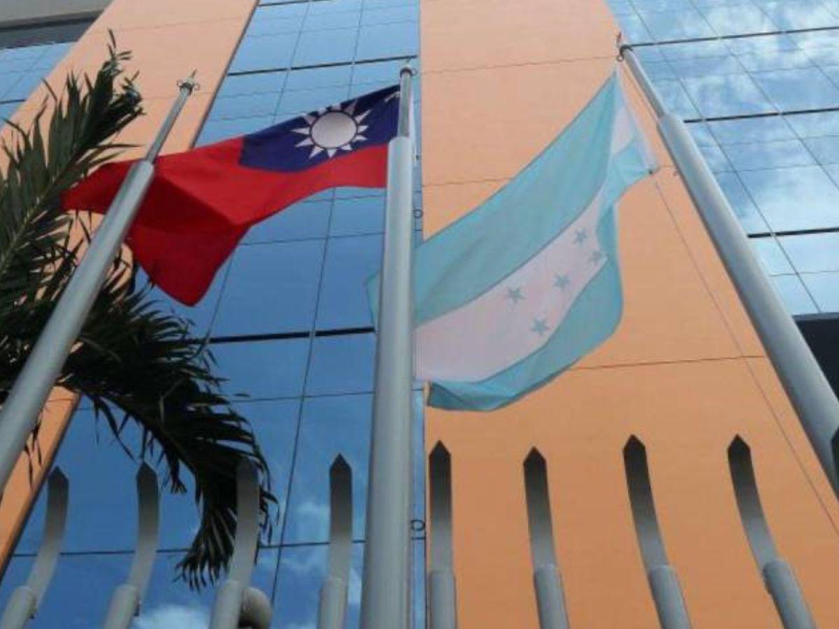 Becarios de Taiwán denuncian que no han recibido pago de beca este año