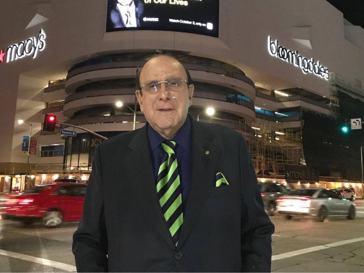 La millonaria fortuna que dejó Clive Davis tras su muerte a los 94 años