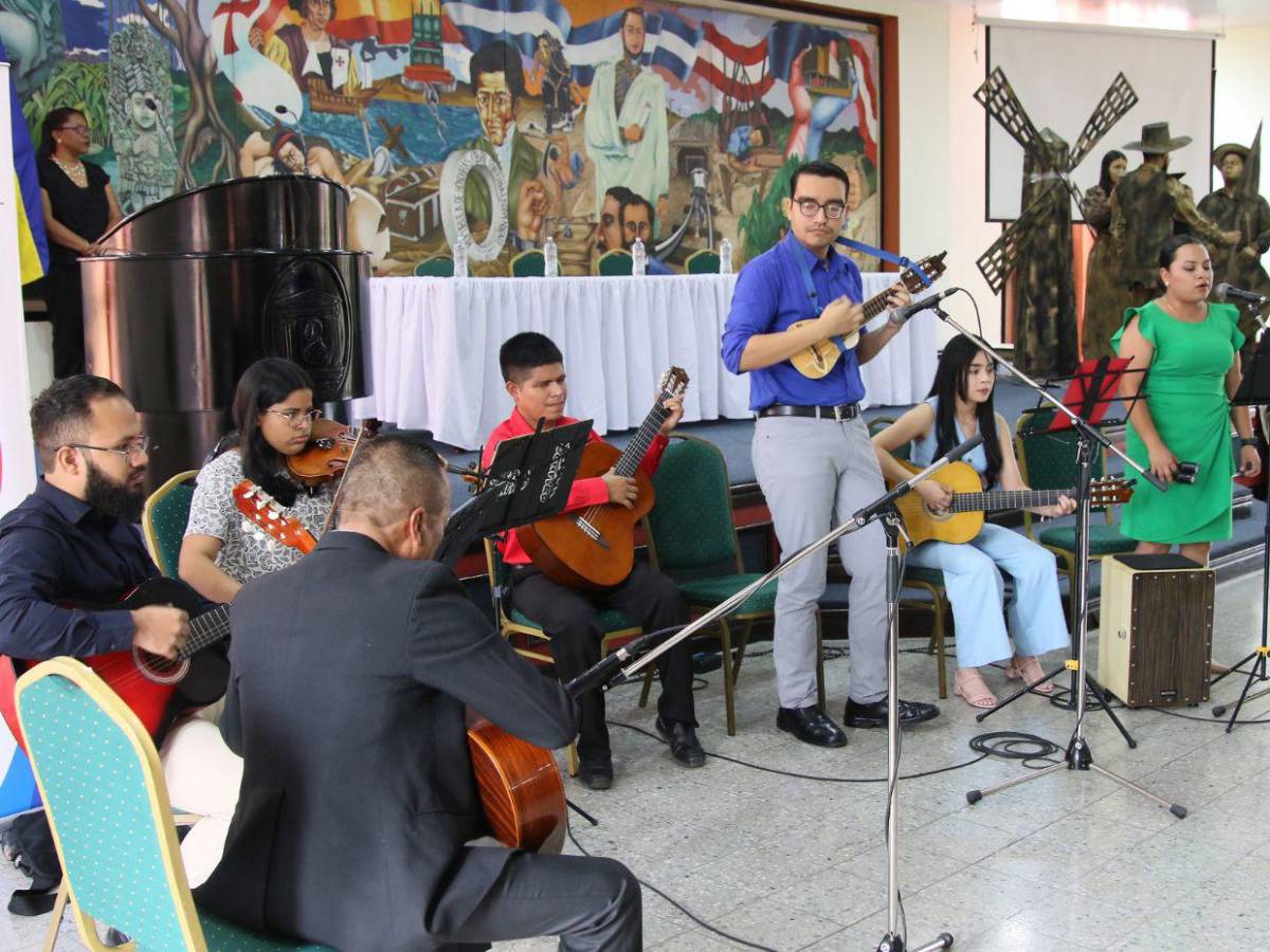 Semana del Idioma 2025: Las imágenes del acto inaugural en la UPNFM