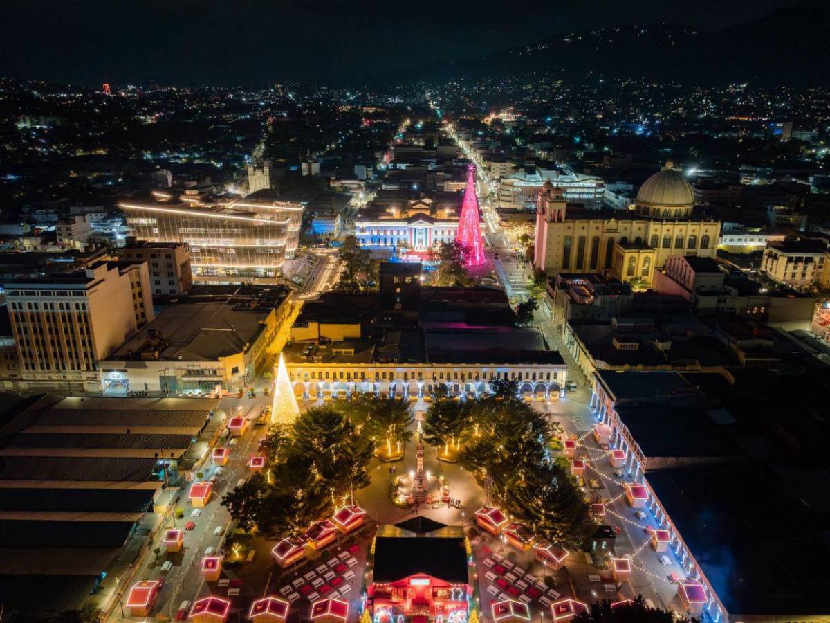 Así luce la Villa Navideña 2025 de El Salvador, la más grande de la región
