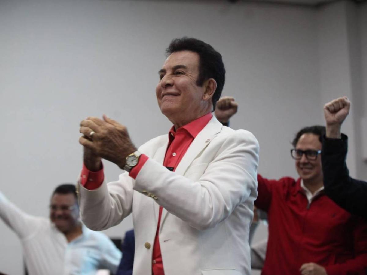Salvador Nasralla, el narrador deportivo que lidera la carrera por la presidencia en Honduras