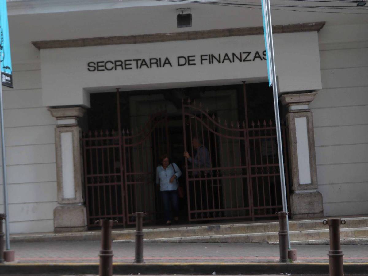 Oficinas estatales siguen atendiendo en horarios normales; solo una no opera