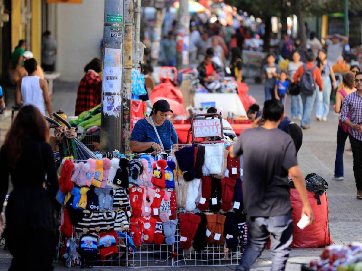 Hondureños entre anhelo de una Navidad tranquila y la incertidumbre por lentitud en resultados