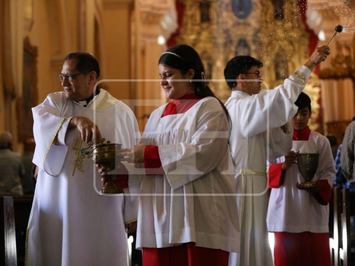 Catedral San Miguel Arcángel se llena de fe en el cierre de Semana Santa 2026