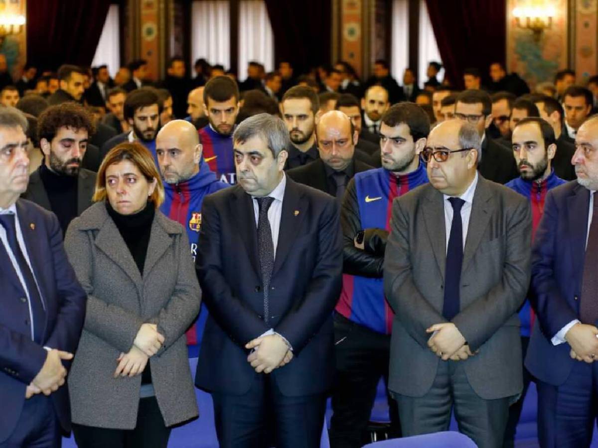 Llenos de dolor: Así fue la llegada de los jugadores del Barcelona al velorio de Carles Miñarro
