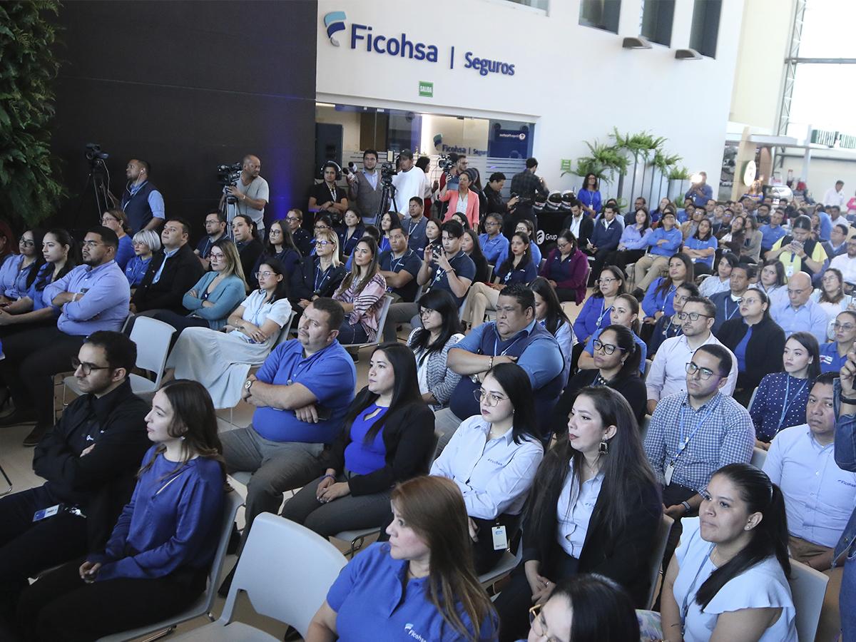 <i>Uniendo fuerzas, más de 4000 colaboradores de Grupo Financiero Ficohsa lanzan la nueva campaña “Cuando llegas lejos, todos llegamos lejos”.</i>