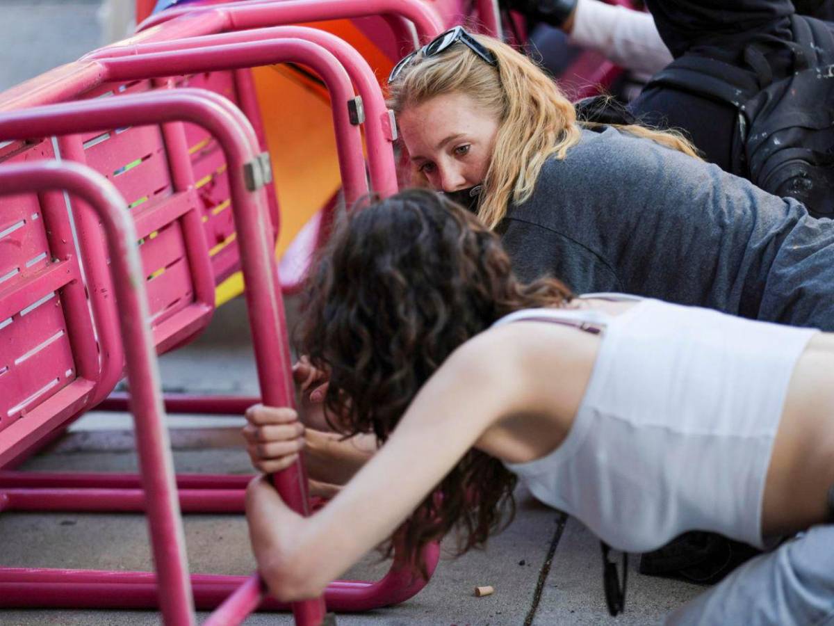 La comunidad de Los Ángeles se resiste a doblegar; siguen protestas