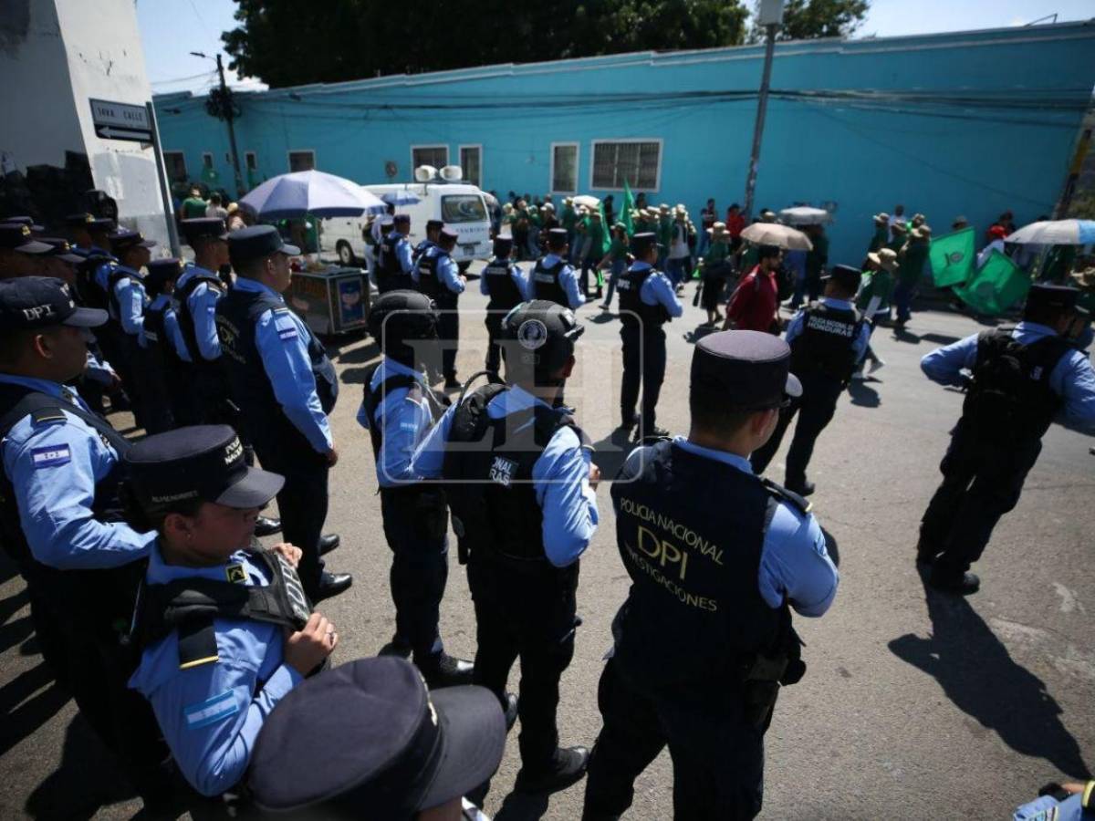 Fuerte resguardo policial en sede del Partido Nacional durante marchas del 1 de mayo