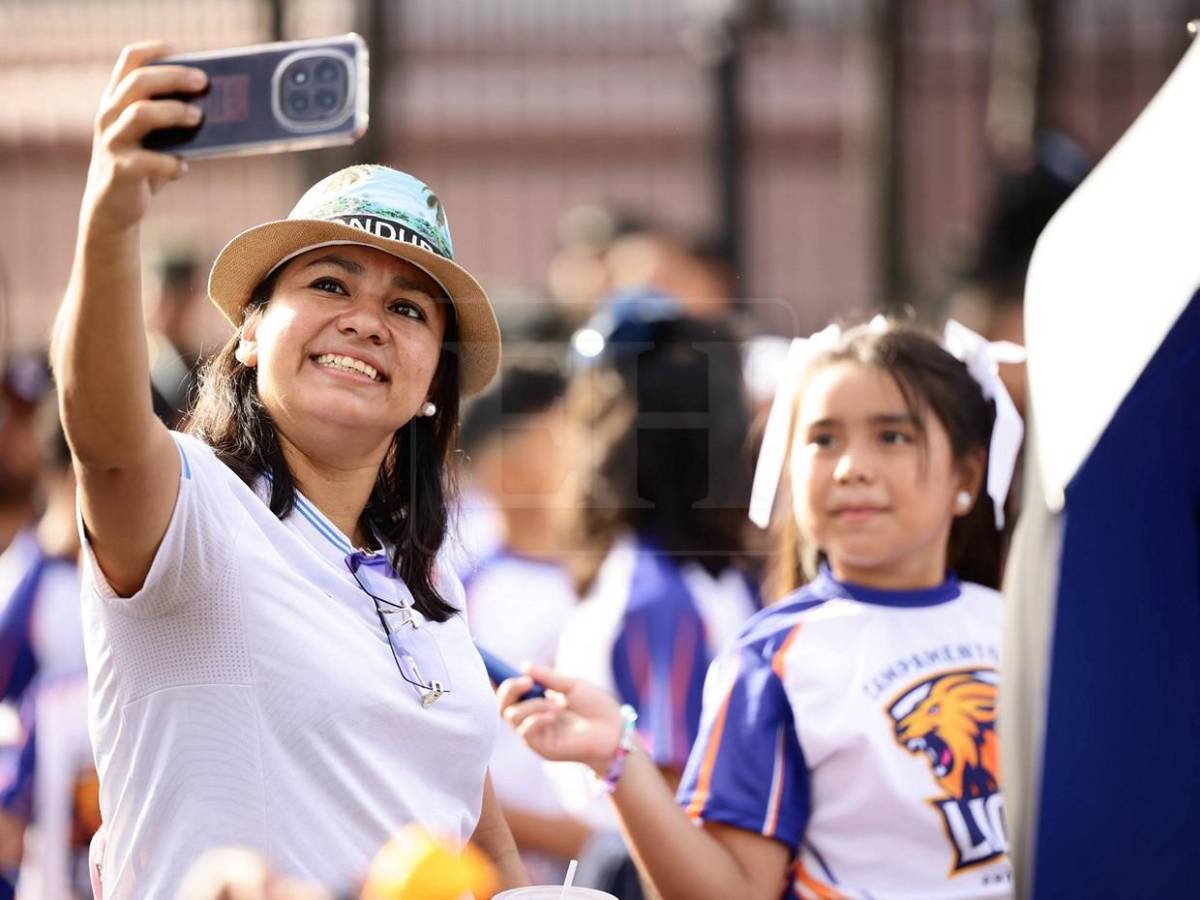 Color y fervor patrio engalanan los desfiles patrios en San Pedro Sula este lunes