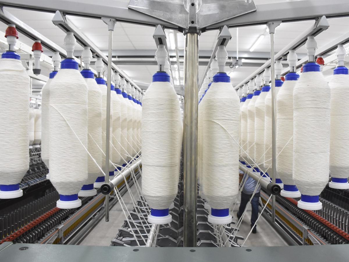 Las materias primas en la división textil tienen trazabilidad completa, lo que garantiza la calidad y sostenibilidad de los productos textiles en GK Global.