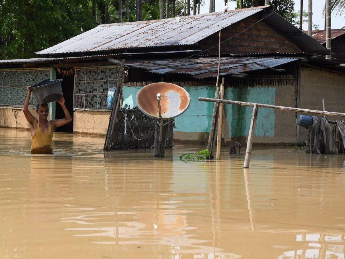Inundaciones dejaron unos 60 muertos en Bangladés e India