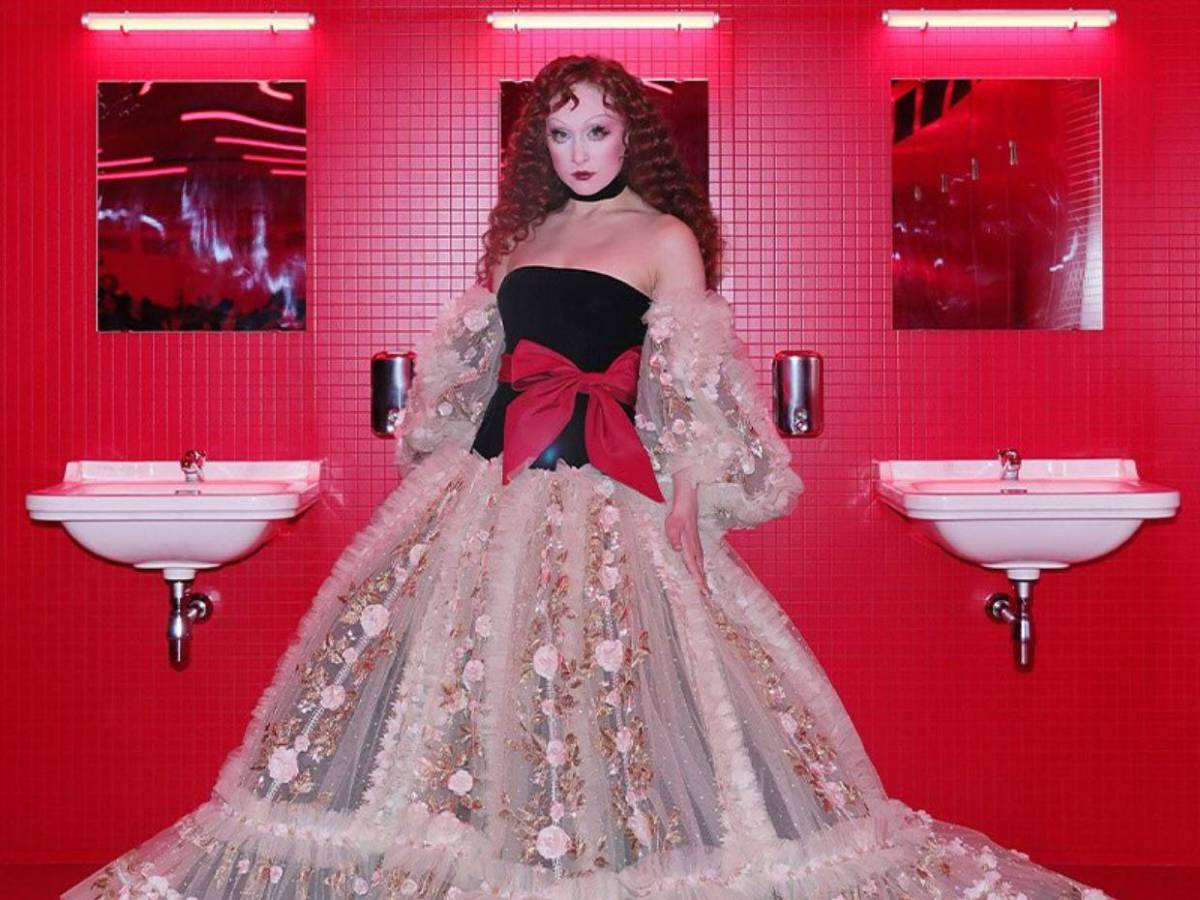 ¿Abuso laboral? Chappell Roan desata controversia por gesto hacia su asistente