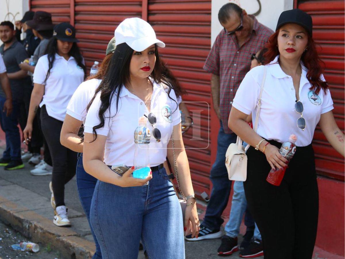 Sonrisas y estilo: Ellas robaron miradas en la marcha del Día del Trabajador en Honduras