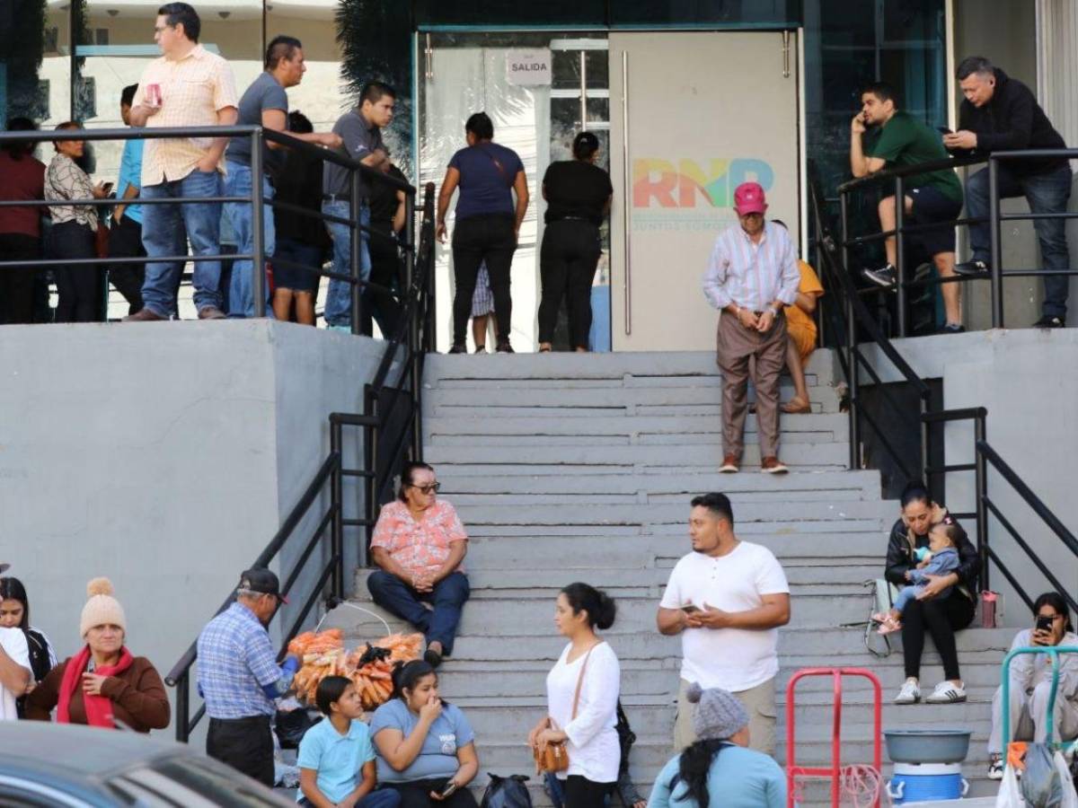 En la recta final de las elecciones, hondureños acuden el RNP para obtener su DNI