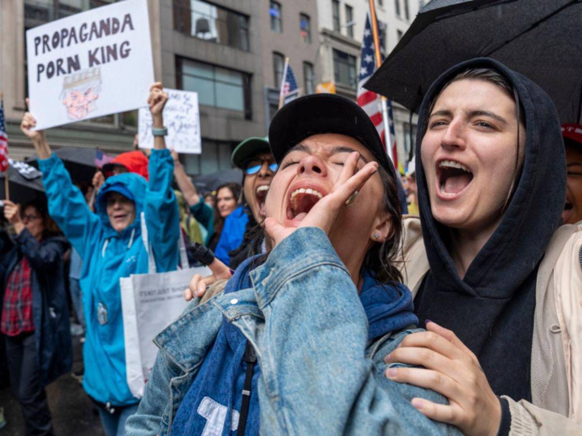 En diferentes ciudades y hasta en la casa de Trump: miles protestan contra redadas En diferentes ciudades y hasta en la casa de Trump: miles protestan contra redadas