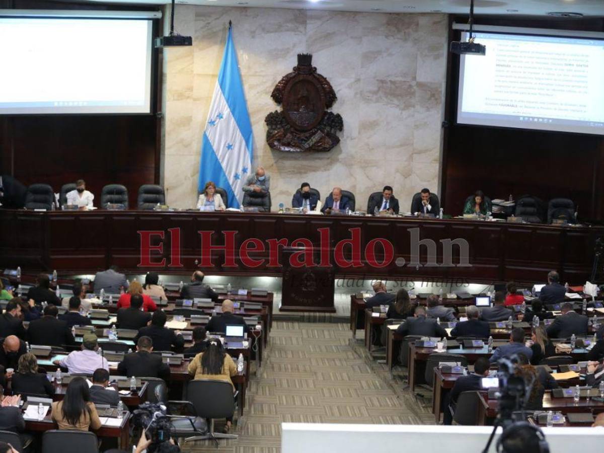 Presentan proyecto para que se revelen estudios sobre existencia de petróleo en Honduras