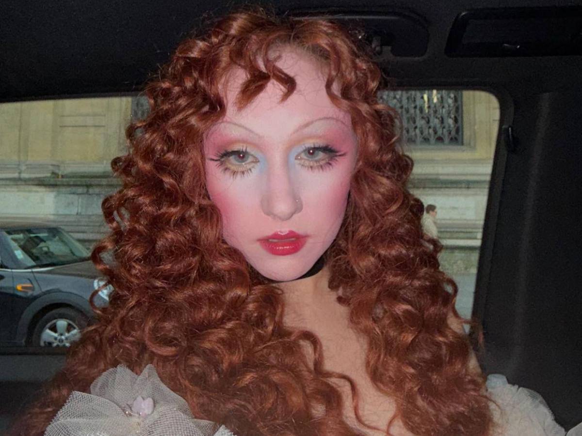 ¿Abuso laboral? Chappell Roan desata controversia por gesto hacia su asistente