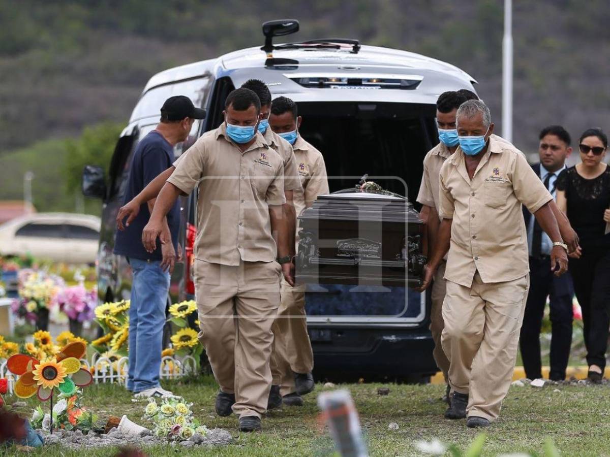 Entre lágrimas despiden a familia que murió en tragedia vial en Quimistán, Santa Bárbara