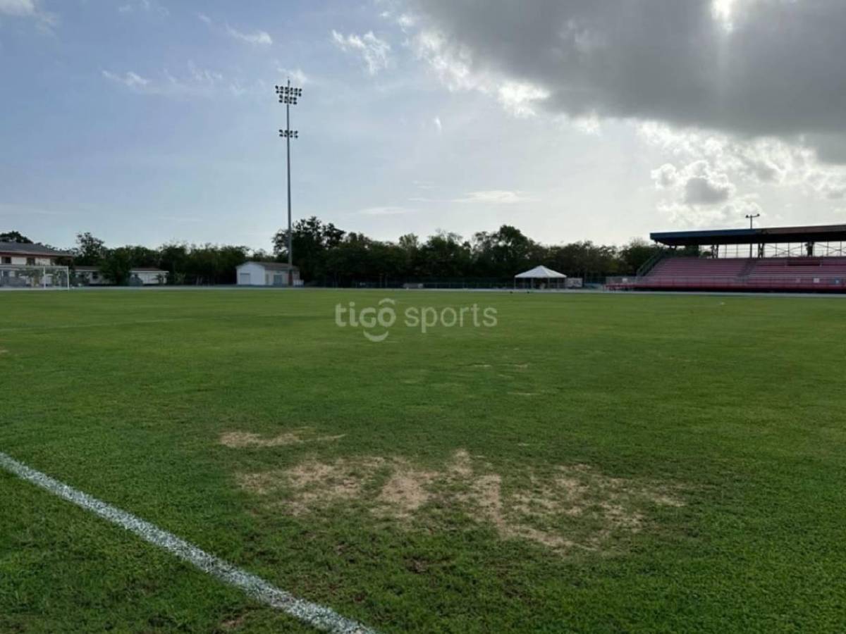 Honduras sufre en la eliminatoria: Así es la pésima cancha en que jugará ante Islas Caimán
