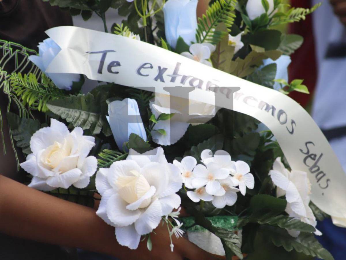 Con multitudinario entierro dan último adiós a Sebastián Serrano, menor muerto en accidente en Omoa