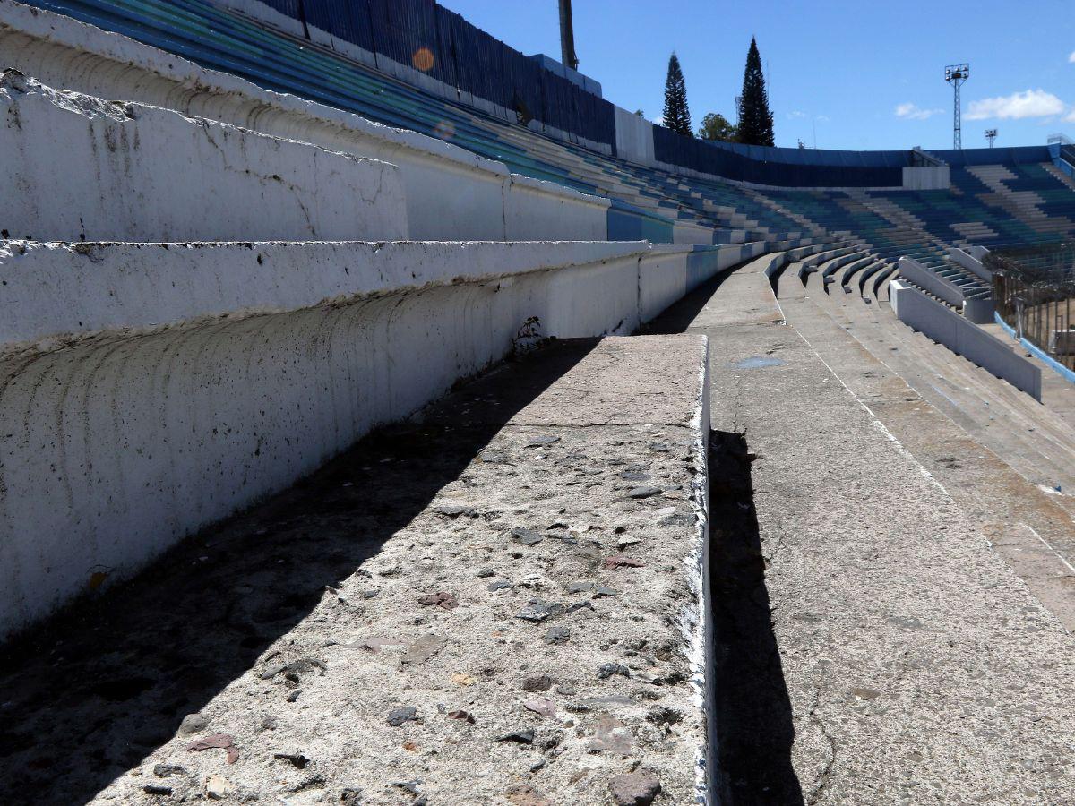 Las actuales graderías lucen completamente descuidadas hasta el momento.