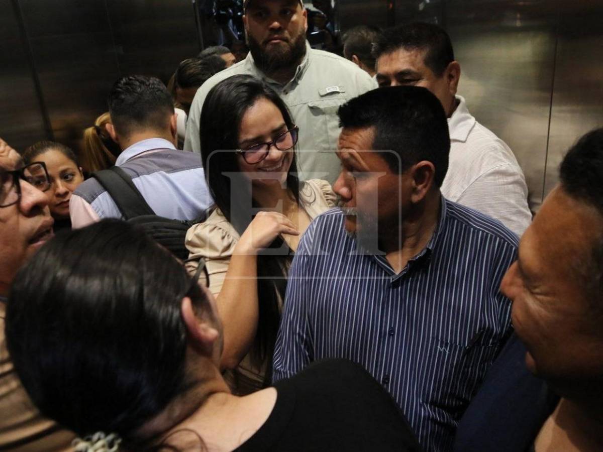 Oro por todos y los bendigo: Iris Cuéllar tras firmar libro de asistencia en la CSJ