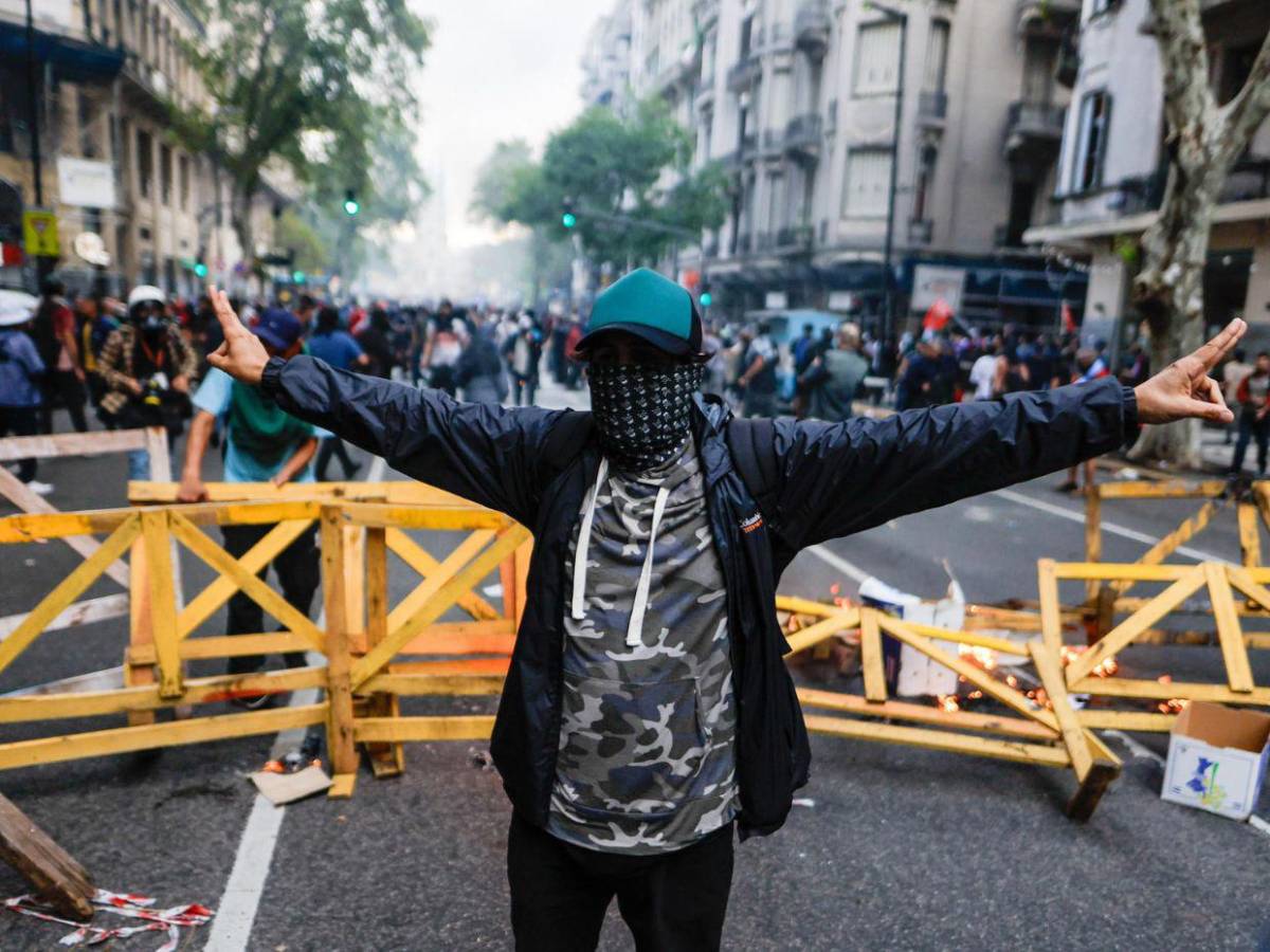 39 personas detenidas y caos deja la marcha de los jubilados en Buenos Aires