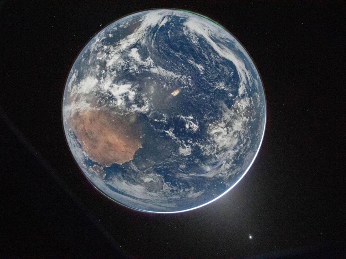 Astronautas de Artemis II captan increíbles imágenes de la Tierra vista desde el espacio