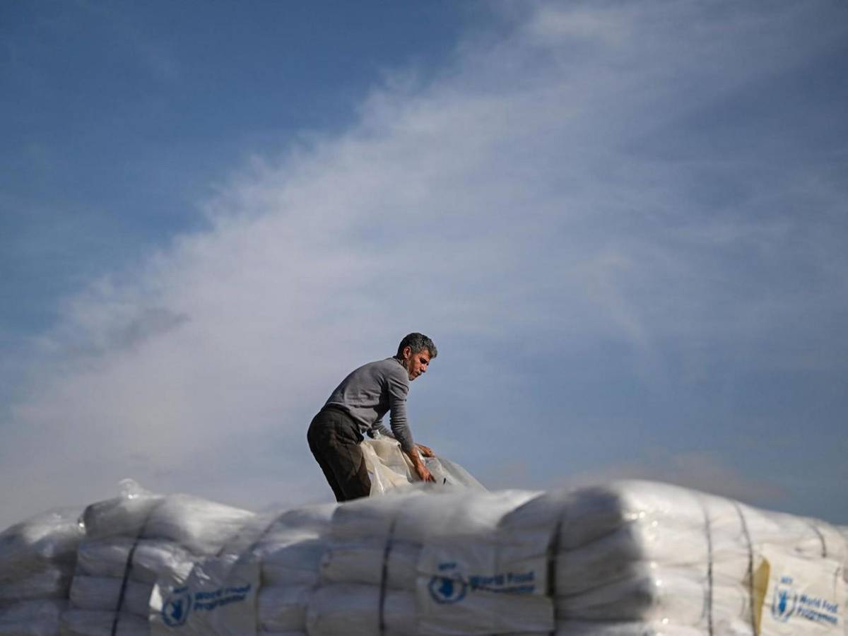 Tras larga espera en la frontera de Egipto, ayuda humanitaria ingresa a Franja de Gaza