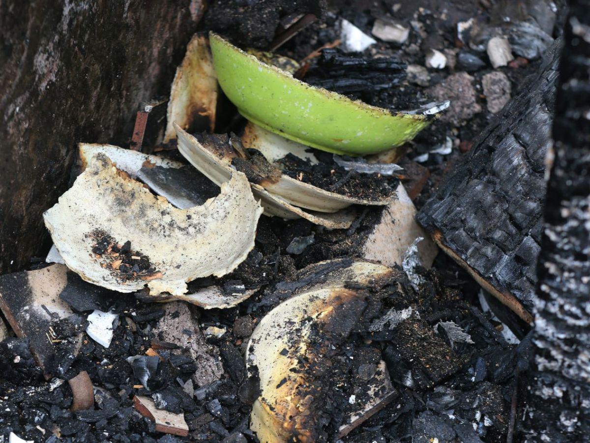 Solo cenizas y escombros: Así quedaron locales tras incendio en el centro de Tegucigalpa
